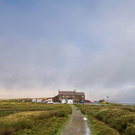 The Tan Hill Inn Keld Buitenkant foto