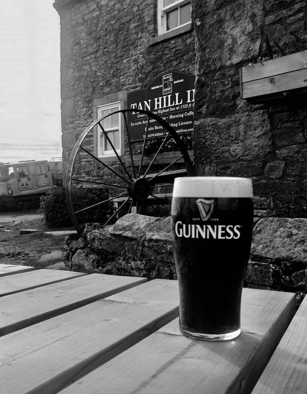 The Tan Hill Inn Keld Buitenkant foto
